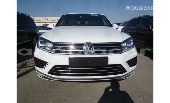 Acheter Import Voiture Volkswagen Touareg Blanc à Import - Dubai, Province de Bengo Acheter Import Voiture Volkswagen Touareg Blanc à Import - Dubai, Province de Bengo
