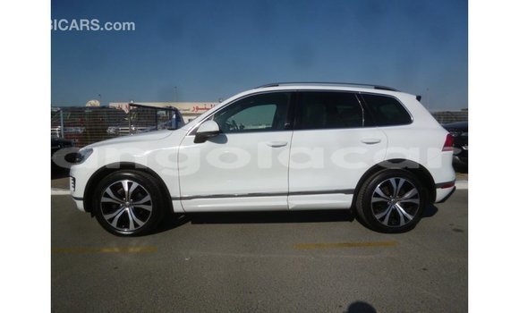 Acheter Import Voiture Volkswagen Touareg Blanc à Import - Dubai, Province de Bengo Acheter Import Voiture Volkswagen Touareg Blanc à Import - Dubai, Province de Bengo