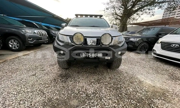 Buy Used Mitsubishi L200 Silver Car in Luanda in Luanda Province Buy Used Mitsubishi L200 Silver Car in Luanda in Luanda Province