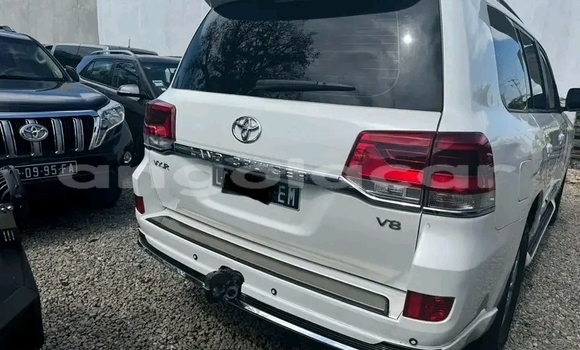 Buy Used Toyota Land Cruiser Prado White Car in Luanda in Luanda Province Buy Used Toyota Land Cruiser Prado White Car in Luanda in Luanda Province