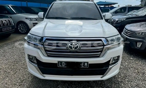 Buy Used Toyota Land Cruiser Prado White Car in Luanda in Luanda Province Buy Used Toyota Land Cruiser Prado White Car in Luanda in Luanda Province