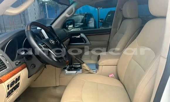Buy Used Toyota Land Cruiser White Car in Luanda in Luanda Province Buy Used Toyota Land Cruiser White Car in Luanda in Luanda Province