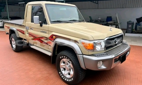 Comprar Usado Toyota Land Cruiser Bege Carro em Luanda em Luanda Province Comprar Usado Toyota Land Cruiser Bege Carro em Luanda em Luanda Province