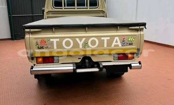Buy Used Toyota Land Cruiser Beige Car in Luanda in Luanda Province Buy Used Toyota Land Cruiser Beige Car in Luanda in Luanda Province