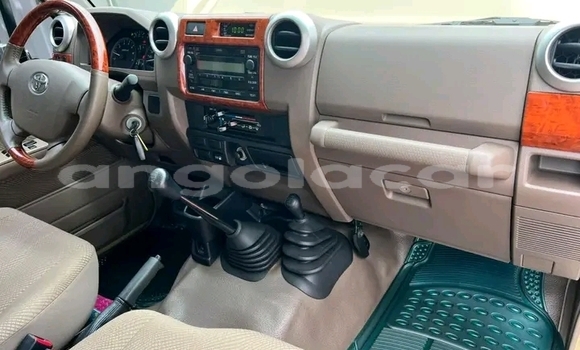 Buy Used Toyota Land Cruiser Beige Car in Luanda in Luanda Province Buy Used Toyota Land Cruiser Beige Car in Luanda in Luanda Province