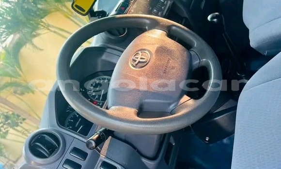Buy Used Toyota Land Cruiser Red Car in Luanda in Luanda Province Buy Used Toyota Land Cruiser Red Car in Luanda in Luanda Province