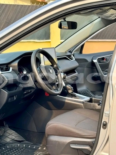 Big with watermark toyota rav4 luanda province luanda 39232