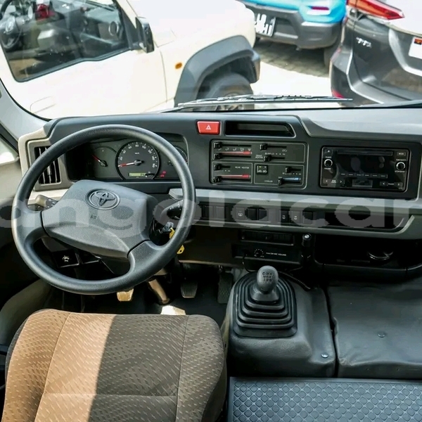 Big with watermark toyota coaster luanda province luanda 39266