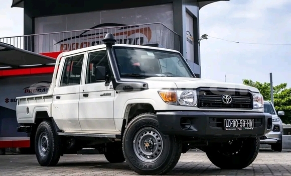 Acheter Neuf Voiture Toyota Land Cruiser Blanc à Luanda, Province de Luanda Acheter Neuf Voiture Toyota Land Cruiser Blanc à Luanda, Province de Luanda