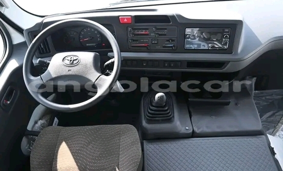 Comprar Novo Toyota Coaster Branco Carro em Luanda em Luanda Province Comprar Novo Toyota Coaster Branco Carro em Luanda em Luanda Province