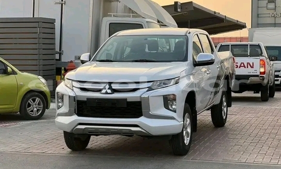 Comprar Novo Mitsubishi L200 Branco Carro em Luanda em Luanda Province