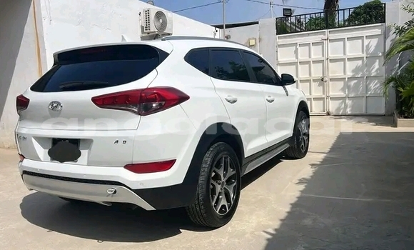 Buy Used Hyundai Tucson White Car in Luanda in Luanda Province Buy Used Hyundai Tucson White Car in Luanda in Luanda Province