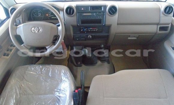 Buy Used Toyota Pickup White Car in Luanda in Luanda Province Buy Used Toyota Pickup White Car in Luanda in Luanda Province