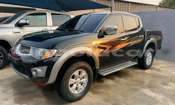 Buy Used Mitsubishi L200 Black Car in Luanda in Luanda Province