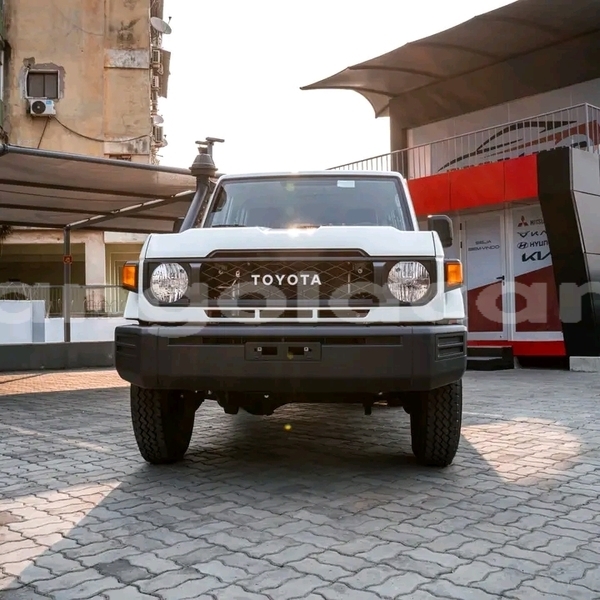 Big with watermark toyota land cruiser luanda province luanda 39334