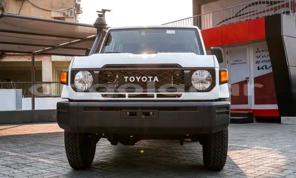 Comprar Novo Toyota Land Cruiser Branco Carro em Luanda em Luanda Province