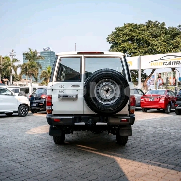 Big with watermark toyota land cruiser luanda province luanda 39334
