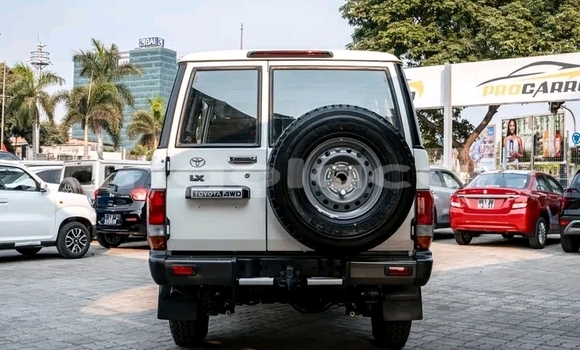 Buy New Toyota Land Cruiser White Car in Luanda in Luanda Province Buy New Toyota Land Cruiser White Car in Luanda in Luanda Province