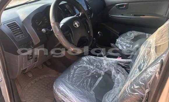 Comprar Usado Toyota Hilux Bege Carro em Luanda em Luanda Province Comprar Usado Toyota Hilux Bege Carro em Luanda em Luanda Province