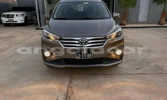 Comprar Usado Toyota Corolla Rumion Bege Carro em Luanda em Luanda Province
