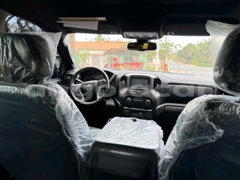 Big with watermark chevrolet silverado luanda province luanda 39356