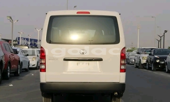 Comprar Novo Toyota Hiace Branco Carro em Luanda em Luanda Province Comprar Novo Toyota Hiace Branco Carro em Luanda em Luanda Province
