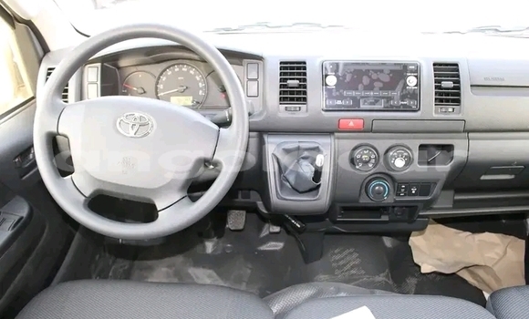 Comprar Novo Toyota Hiace Branco Carro em Luanda em Luanda Province Comprar Novo Toyota Hiace Branco Carro em Luanda em Luanda Province