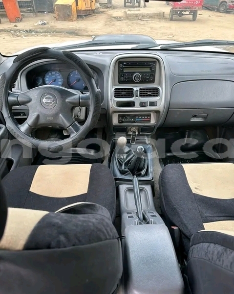 Big with watermark nissan hardbody luanda province luanda 39380