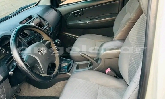 Comprar Usado Toyota Hilux Branco Carro em Luanda em Luanda Province Comprar Usado Toyota Hilux Branco Carro em Luanda em Luanda Province