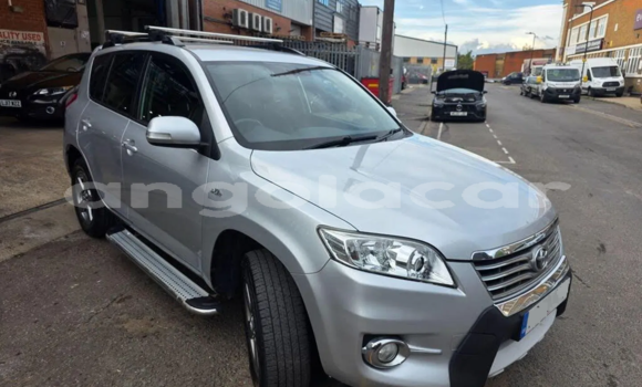 Comprar Usado Toyota RAV4 Prata Carro em Luanda em Luanda Province