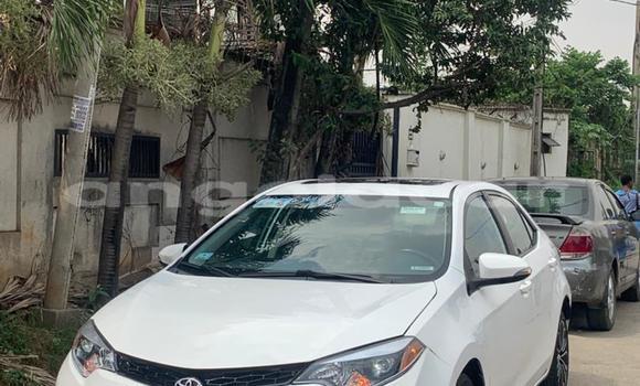 Buy Used Toyota Corolla White Car in Lobito in Benguela