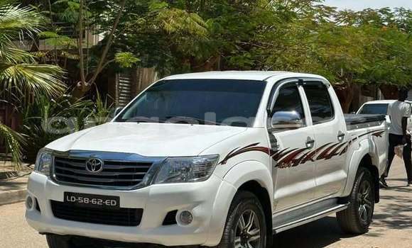 Buy Used Toyota Hilux White Car in M'banza–Kongo in Zaire Buy Used Toyota Hilux White Car in M'banza–Kongo in Zaire