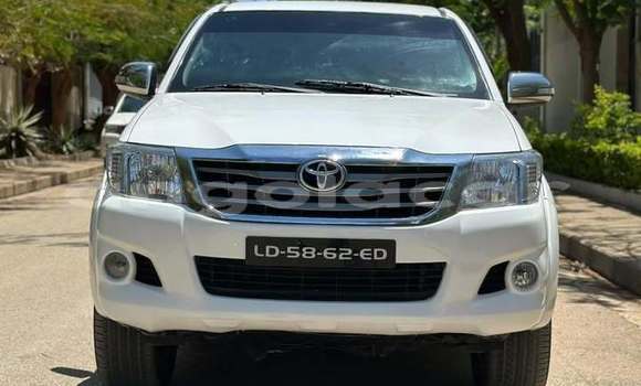 Buy Used Toyota Hilux White Car in M'banza–Kongo in Zaire Buy Used Toyota Hilux White Car in M'banza–Kongo in Zaire