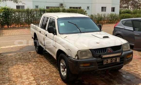 Buy Used Mitsubishi L200 White Car in Luanda in Luanda Province Buy Used Mitsubishi L200 White Car in Luanda in Luanda Province