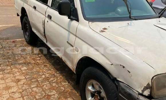 Buy Used Mitsubishi L200 White Car in Luanda in Luanda Province Buy Used Mitsubishi L200 White Car in Luanda in Luanda Province