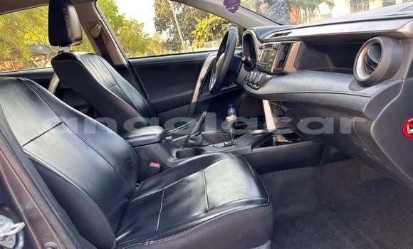 Comprar Usado Toyota RAV4 Outro Carro em Luanda em Luanda Province Comprar Usado Toyota RAV4 Outro Carro em Luanda em Luanda Province