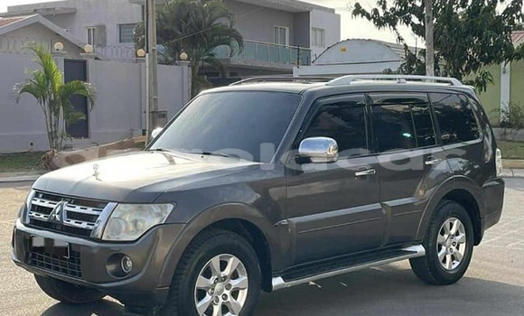 Comprar Usado Mitsubishi Pajero Preto Carro em Luanda em Luanda Province