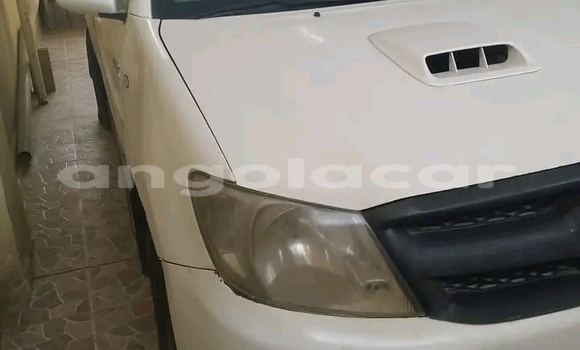 Comprar Usado Toyota Hilux Branco Carro em Camacupa em Bie