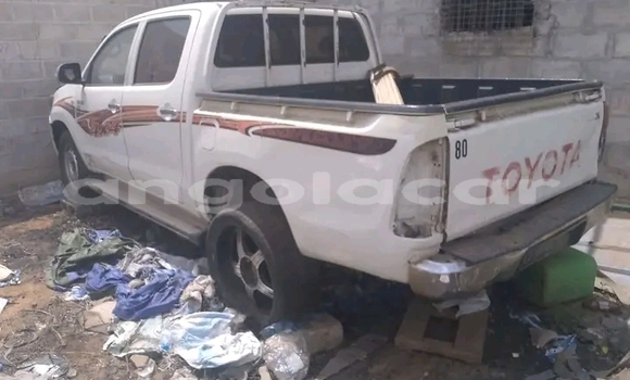 Comprar Usado Toyota Hilux Branco Carro em Camacupa em Bie