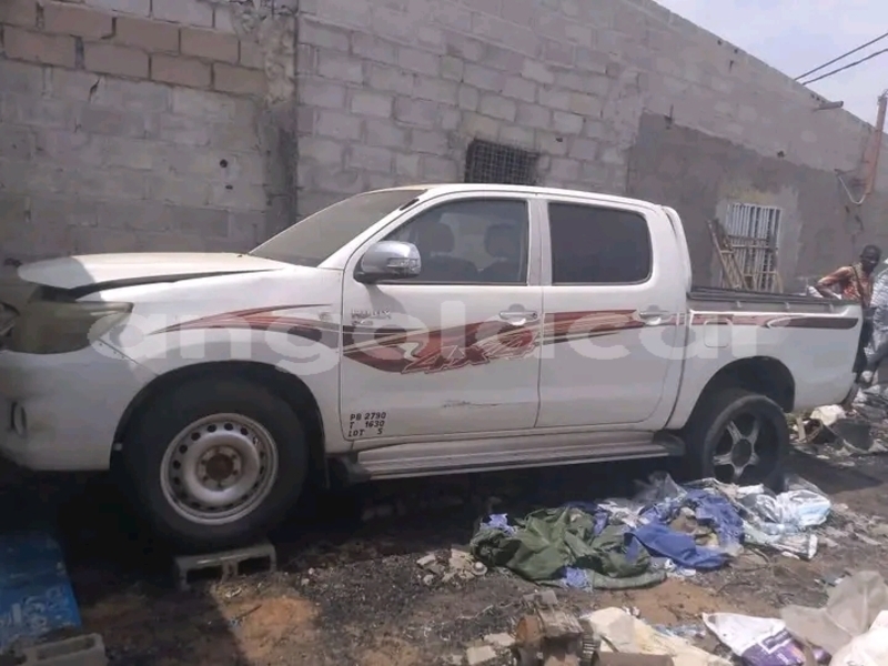 Big with watermark toyota hilux bie camacupa 39526