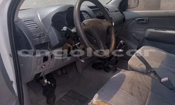 Buy Used Toyota Hilux White Car in Camacupa in Bie Buy Used Toyota Hilux White Car in Camacupa in Bie