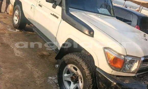 Buy Used Toyota Land Cruiser White Car in Chinjenje in Huambo Buy Used Toyota Land Cruiser White Car in Chinjenje in Huambo