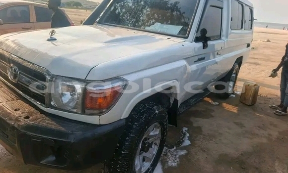 Buy Used Toyota Land Cruiser White Car in Chinjenje in Huambo Buy Used Toyota Land Cruiser White Car in Chinjenje in Huambo
