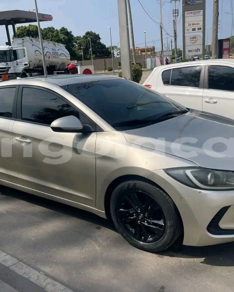 Big with watermark hyundai elantra bie camacupa 39547