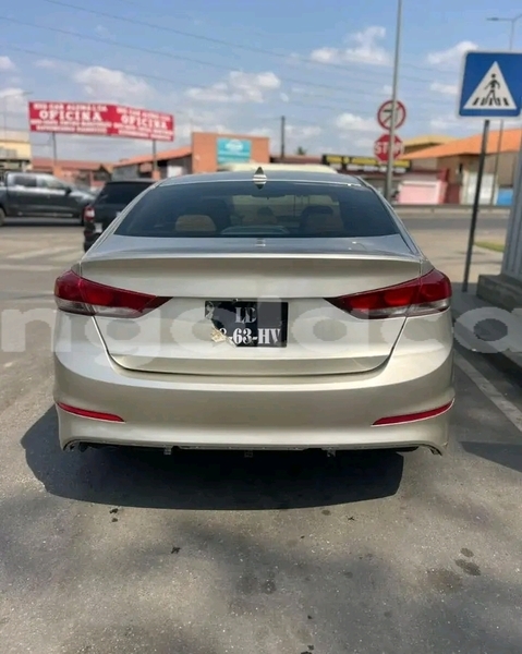 Big with watermark hyundai elantra bie camacupa 39547