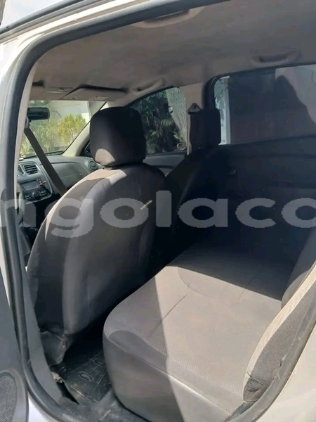 Big with watermark renault sandero uige camabatela 39577