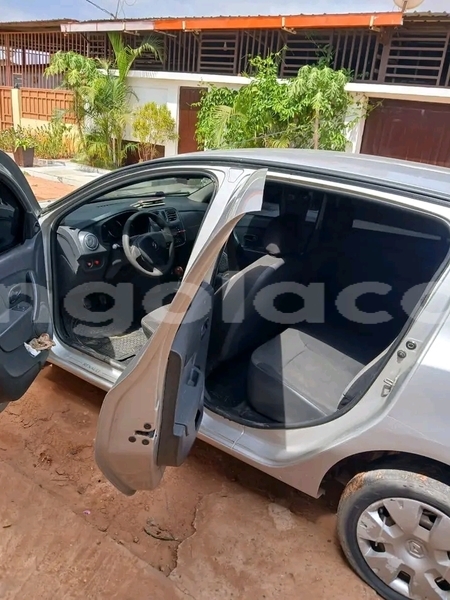 Big with watermark renault sandero uige camabatela 39577