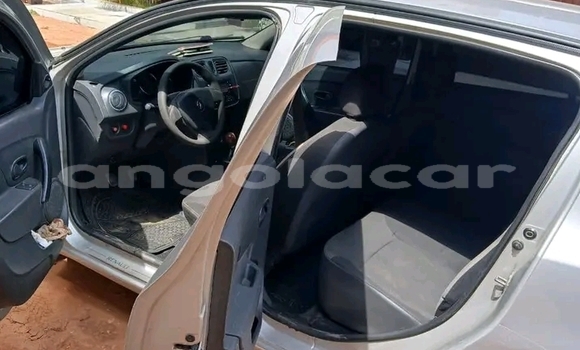 Buy Used Renault Sandero Other Car in Camabatela in Uige Buy Used Renault Sandero Other Car in Camabatela in Uige