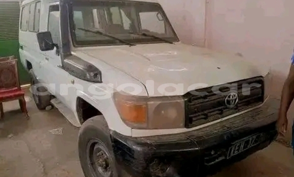Buy Used Toyota Land Cruiser Prado White Car in Cuito in Province of Bié Buy Used Toyota Land Cruiser Prado White Car in Cuito in Province of Bié