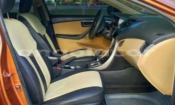 Comprar Usado Hyundai Elantra Vermelho Carro em Huambo em Huambo Comprar Usado Hyundai Elantra Vermelho Carro em Huambo em Huambo